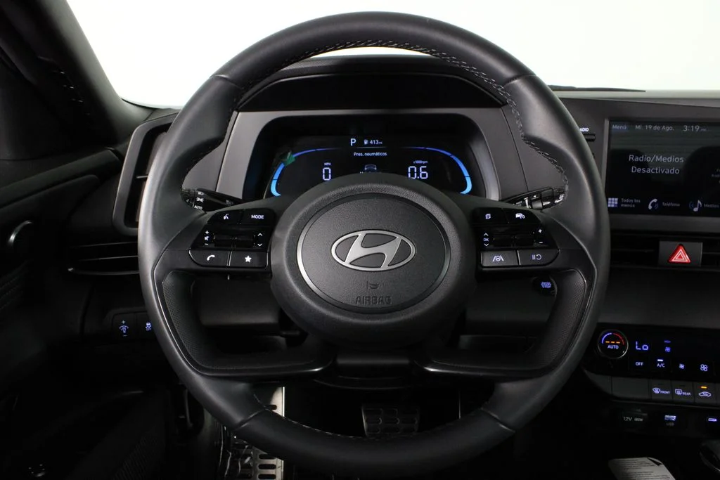 Used 2026 Black Hyundai SEL Sport image 9