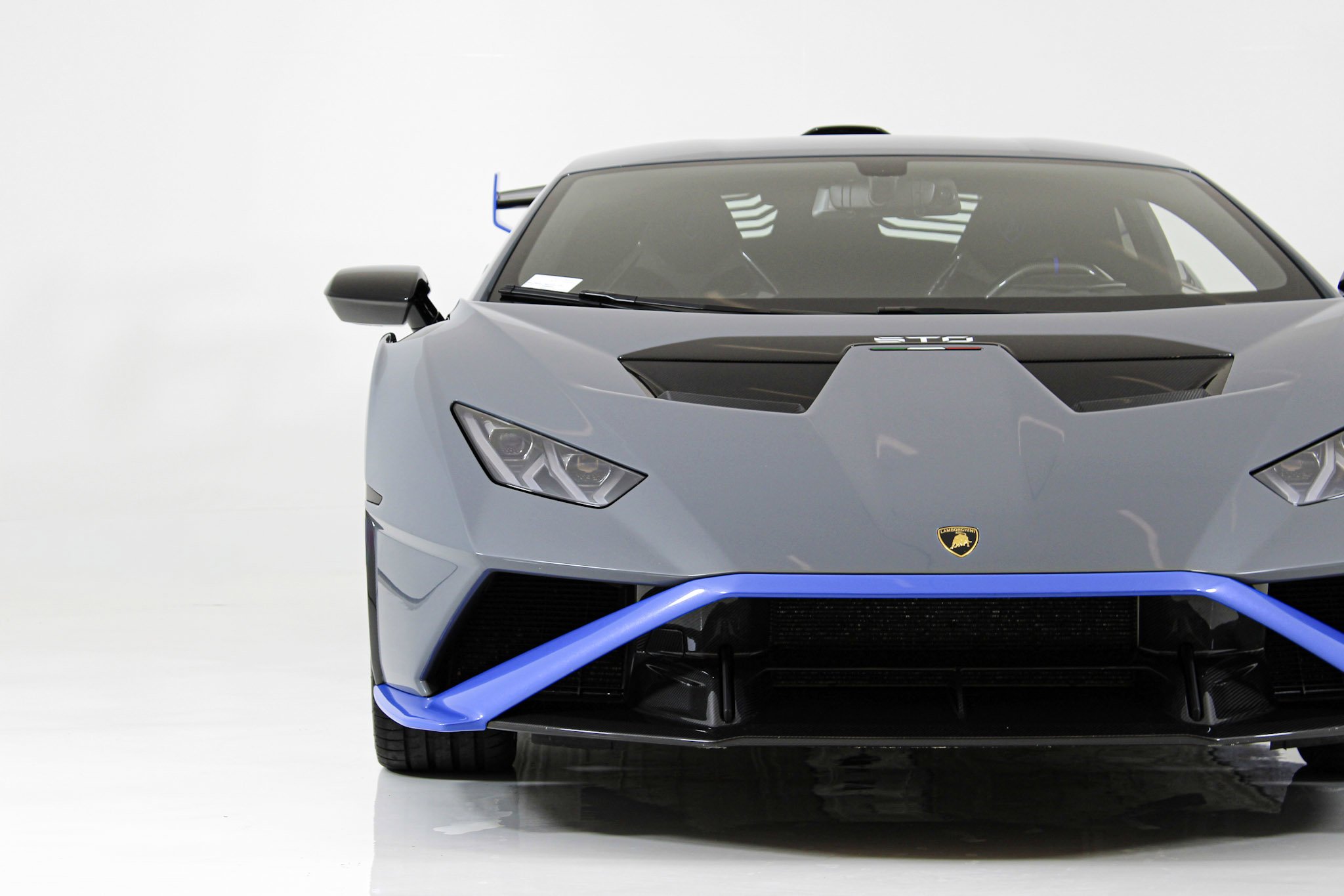 Used 2023 Gray Lamborghini  image 16