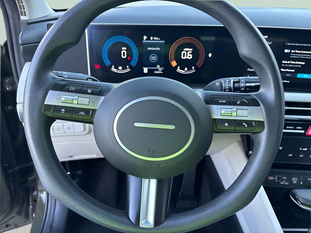 Used 2025 Green Hyundai SEL image 13