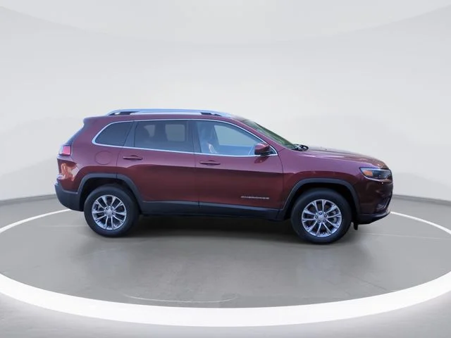 Used 2021 Red Jeep Latitude Lux image 9