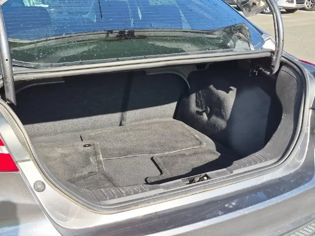 Used 2018 Gray Ford SE image 32