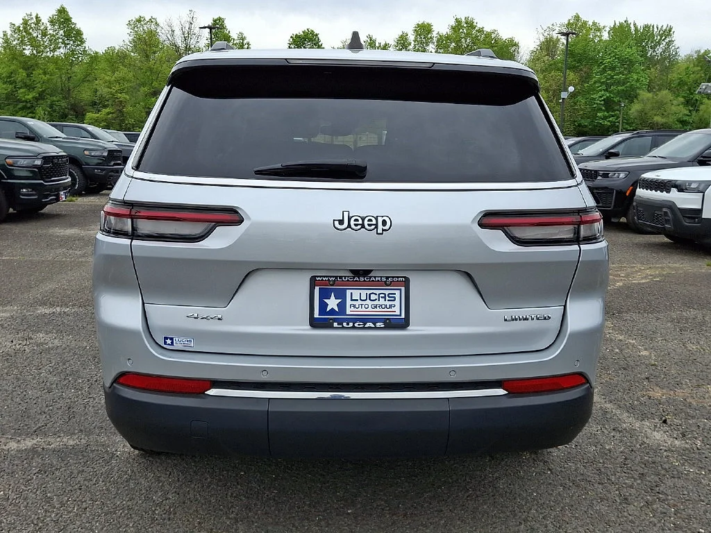 Used 2023 Silver Zynith Jeep Limited image 10