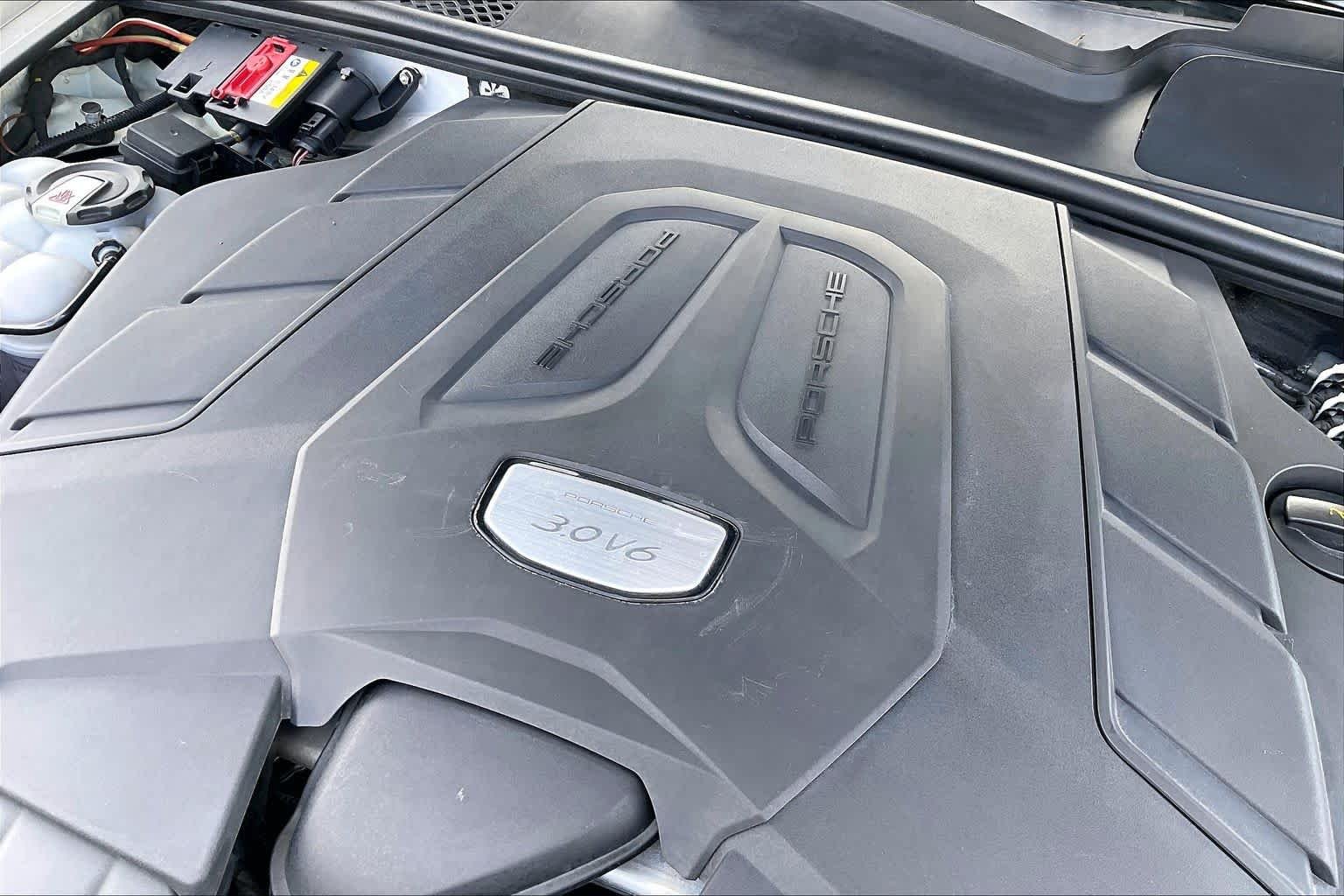 Used 2019 Carrara White Metallic Porsche  image 30