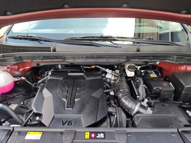 Used 2025 Red Kia LXS image 38