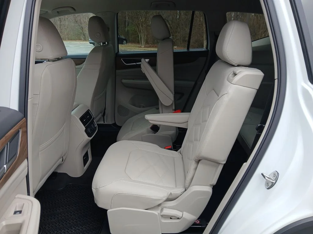 New 2026 White Volkswagen SE w/Technology image 23
