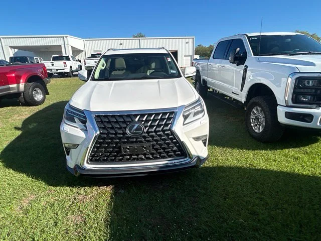 Used 2020  Lexus 460 image 2