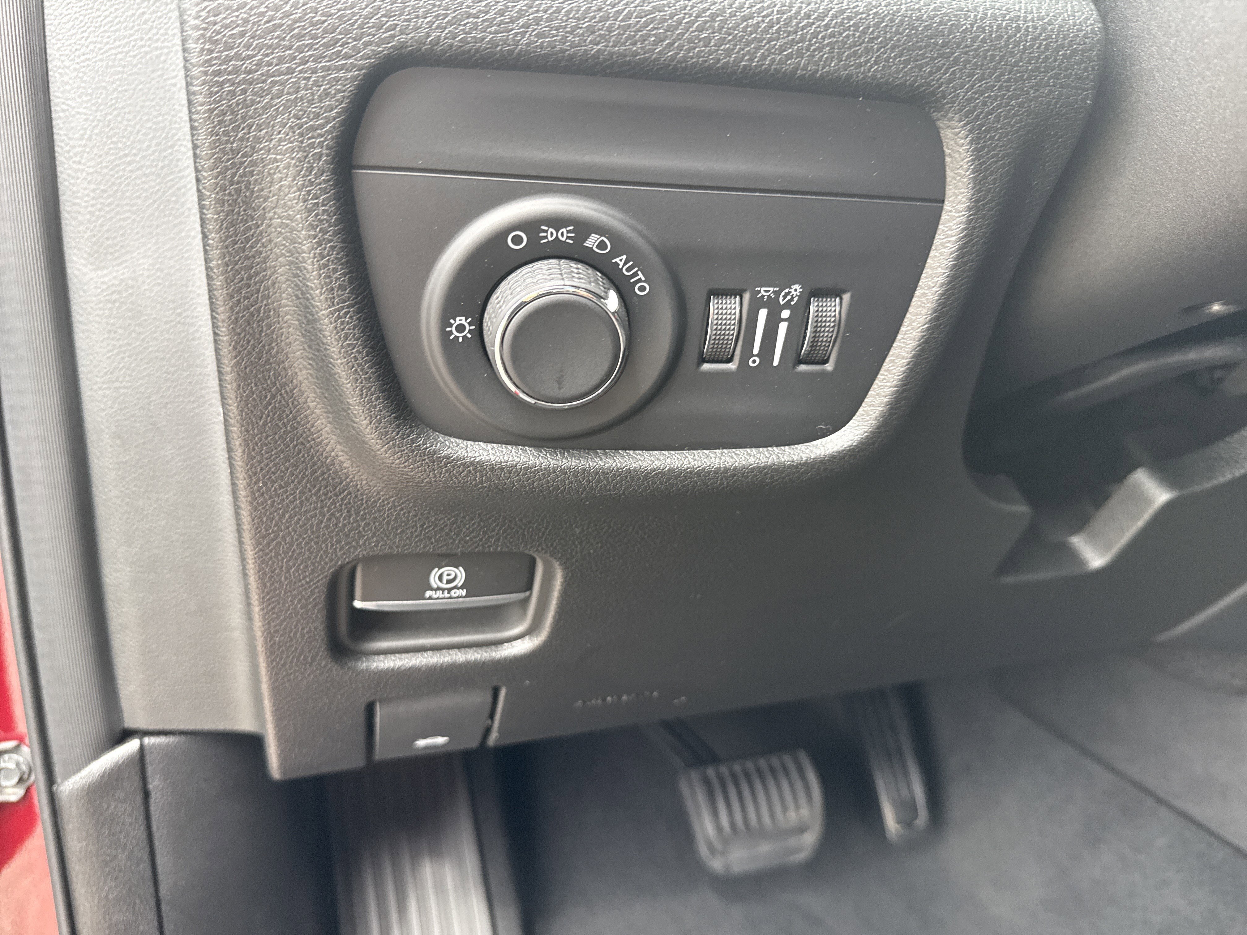 Used 2024 Velvet Red Pearlcoat Jeep Altitude image 34