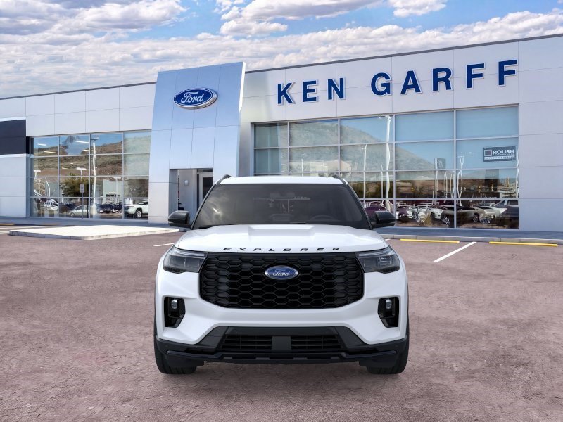 New 2026 Star White Metallic Tri-Coat Ford ST-Line image 6