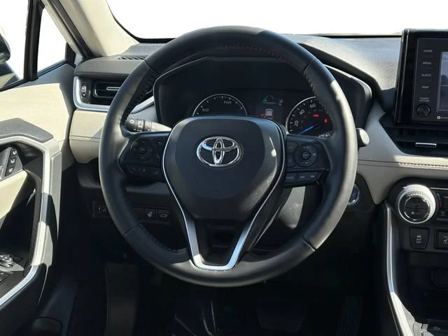 Used 2022 White Toyota Hybrid XLE Premium image 15