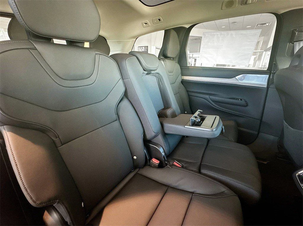 2025 Volvo EX90 Ultra - Photo 34