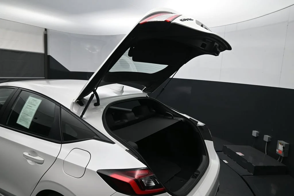 Used 2026 Platinum White Pearl Honda FWD Sport image 18