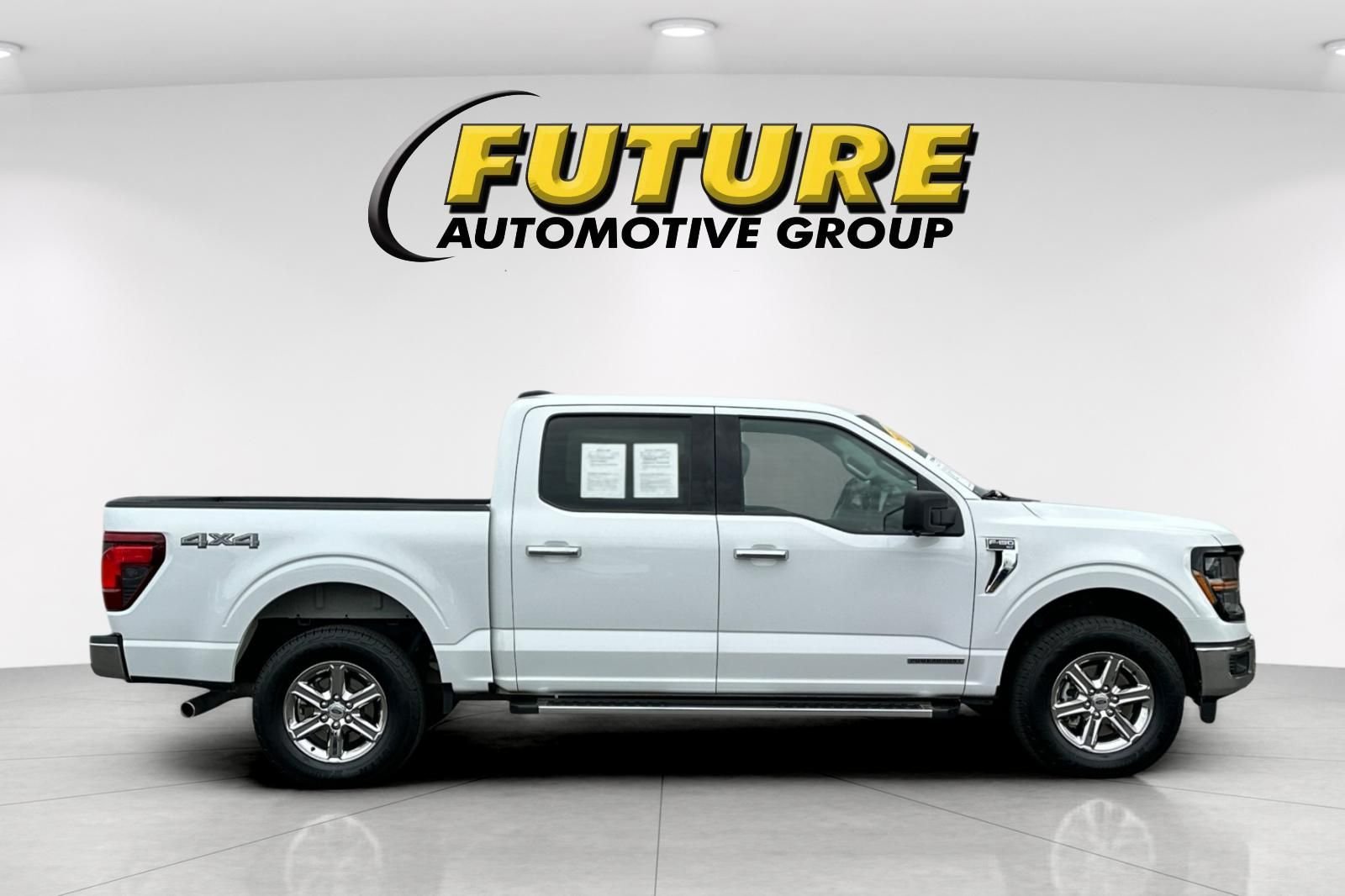Used 2024 White Ford XLT image 2