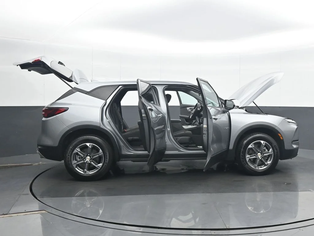 Used 2025 Gray Chevrolet LT image 36