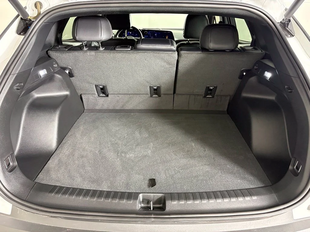 Used 2025 White Chevrolet LT image 18
