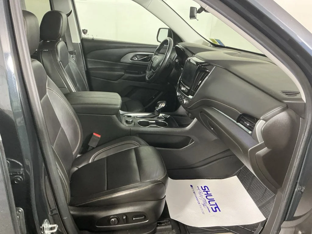 Used 2021 GRAPHITE METALLIC Chevrolet RS image 21