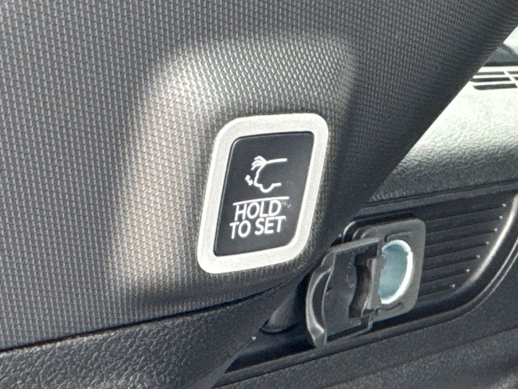New 2027 Sting-Gray Clearcoat Jeep Laredo Altitude image 11