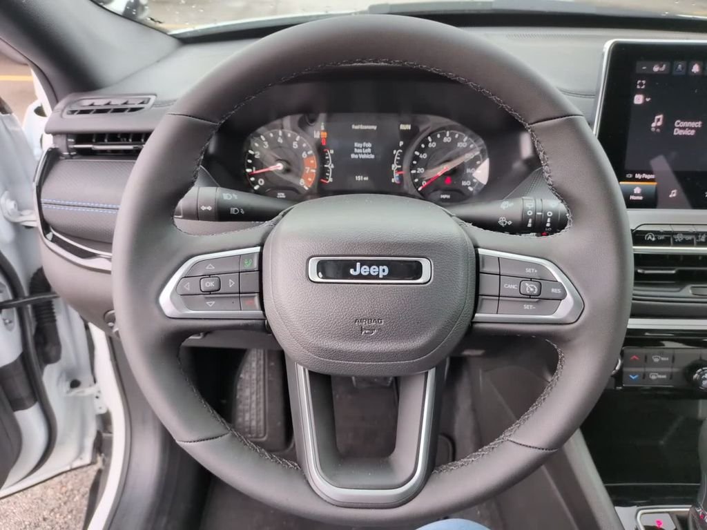New 2026 White Jeep Latitude image 21