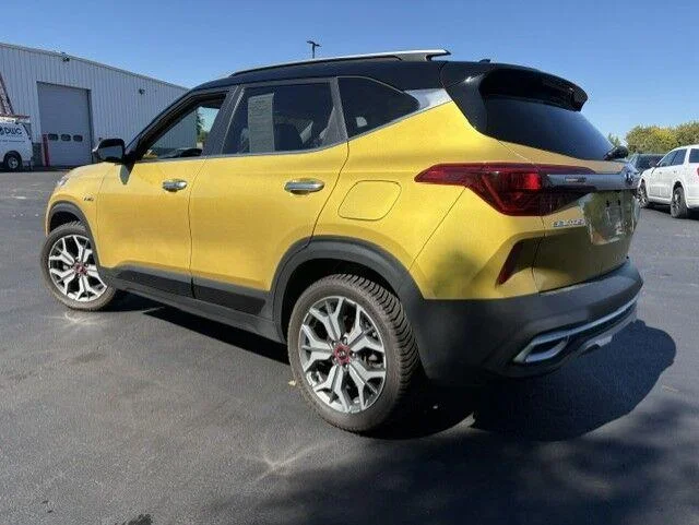 Used 2021 Starbright Yellow/Black Roof Kia SX Turbo image 10