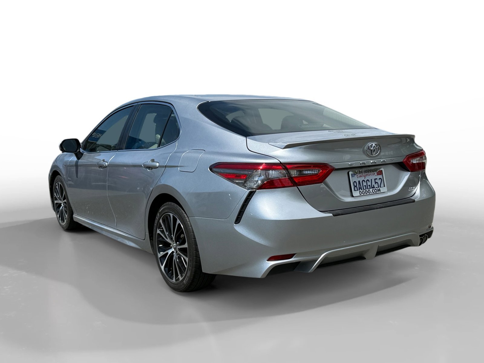 Used 2018 Celestial Silver Metallic Toyota SE image 3
