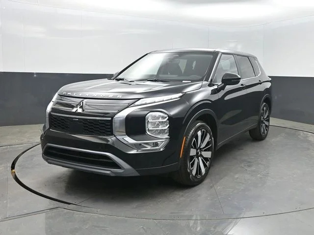 2026 Mitsubishi Outlander SE FWD's photo
