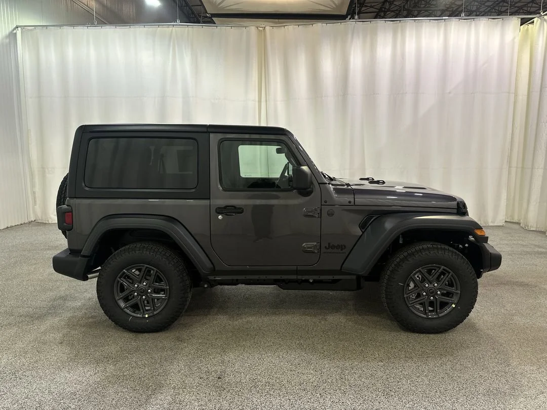 New 2026 Granite Crystal Metallic Clear-Coat Exterior Paint Jeep Sport S image 5