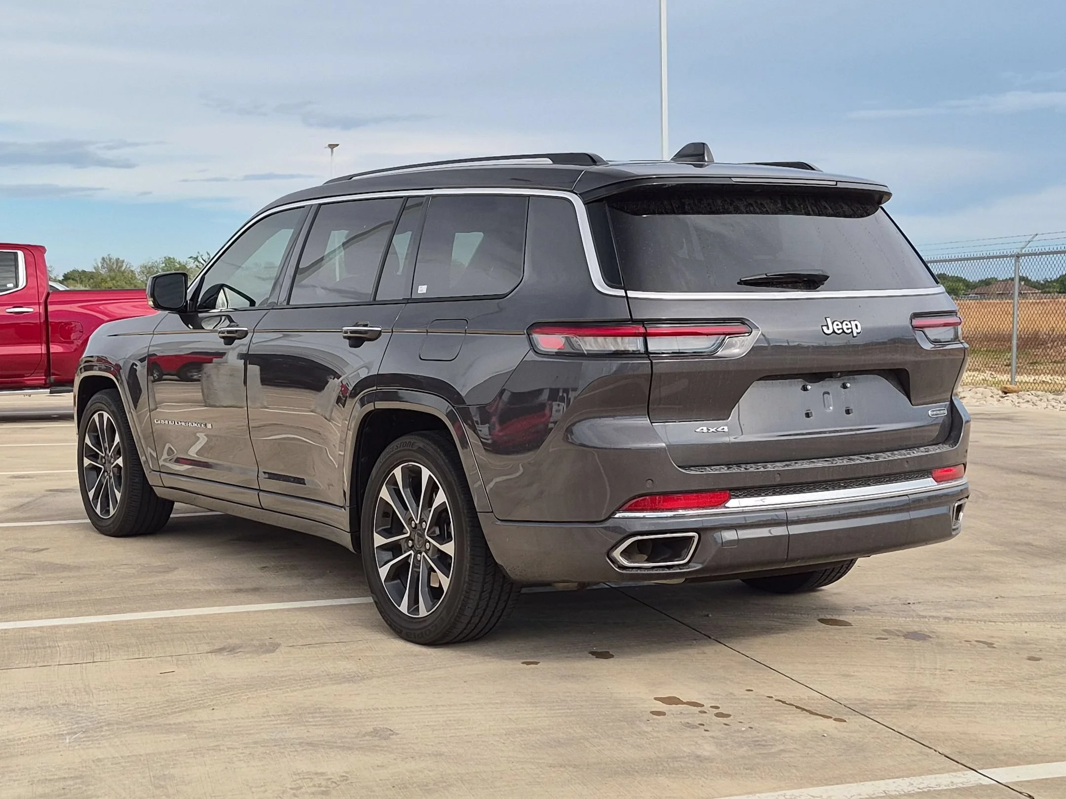 Used 2023 Gray Jeep Overland image 5