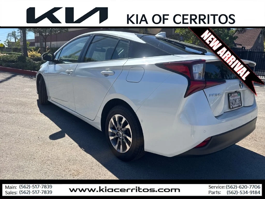 Used 2021 Beige Toyota XLE image 3