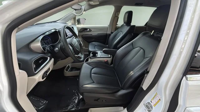 Used 2024 White Chrysler Touring L image 18