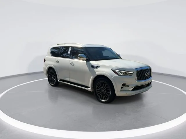 Used 2023 White INFINITI Sensory image 2