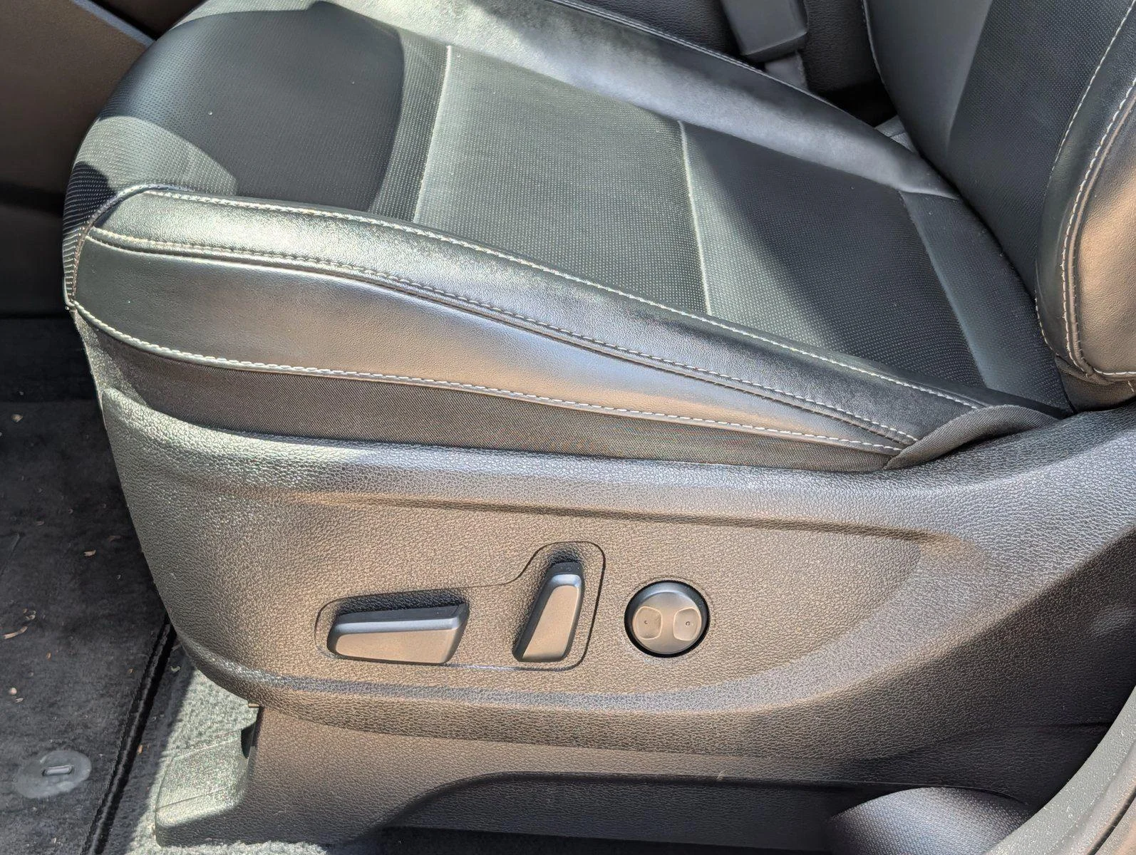 Used 2024 Everlasting Silver Kia S image 11