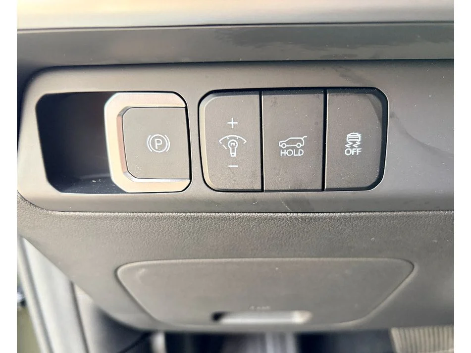 Used 2025 Rockwood Green Hyundai SEL image 34