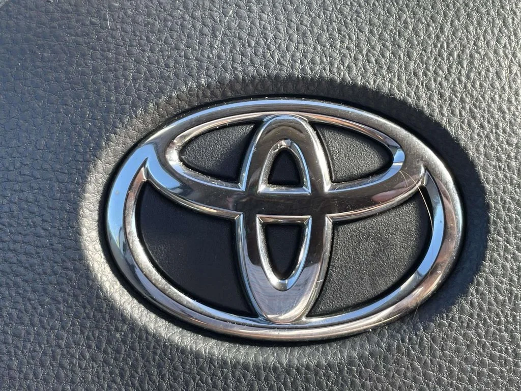 Used 2021  Toyota XLE image 30