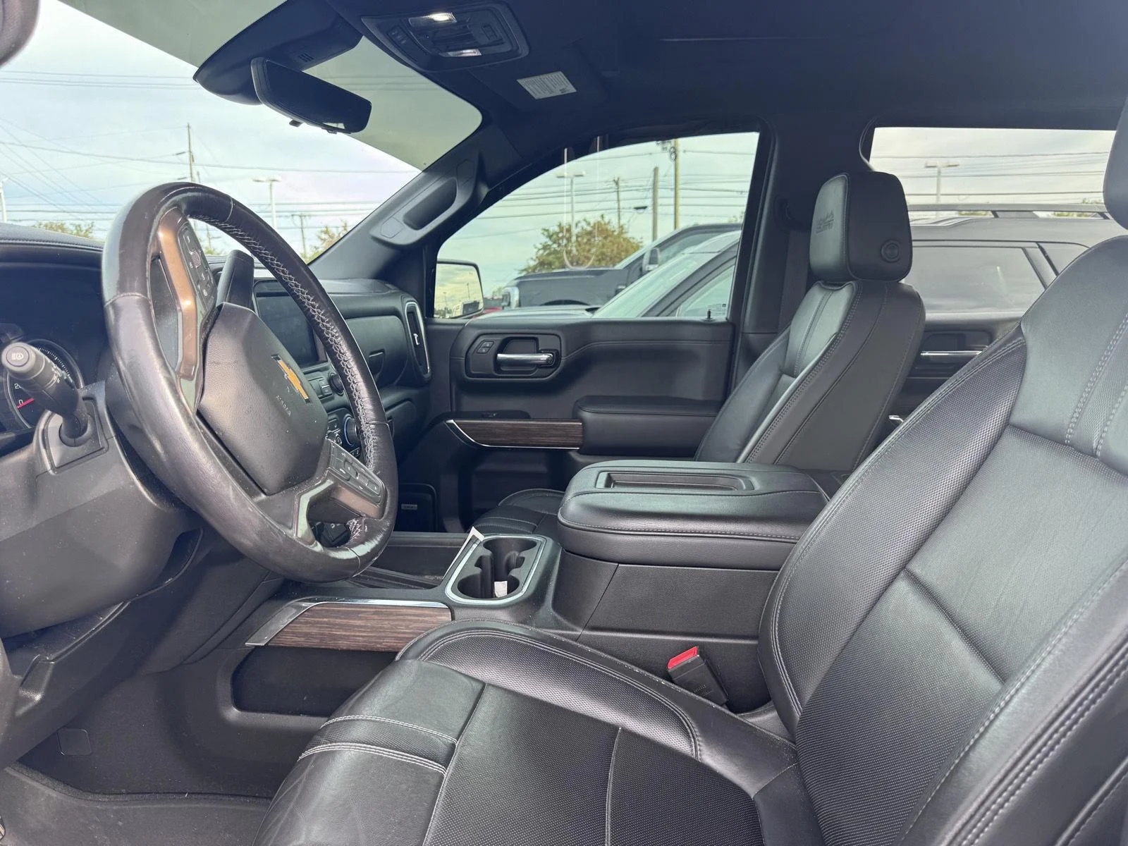 Used 2022 Black Chevrolet High Country image 9