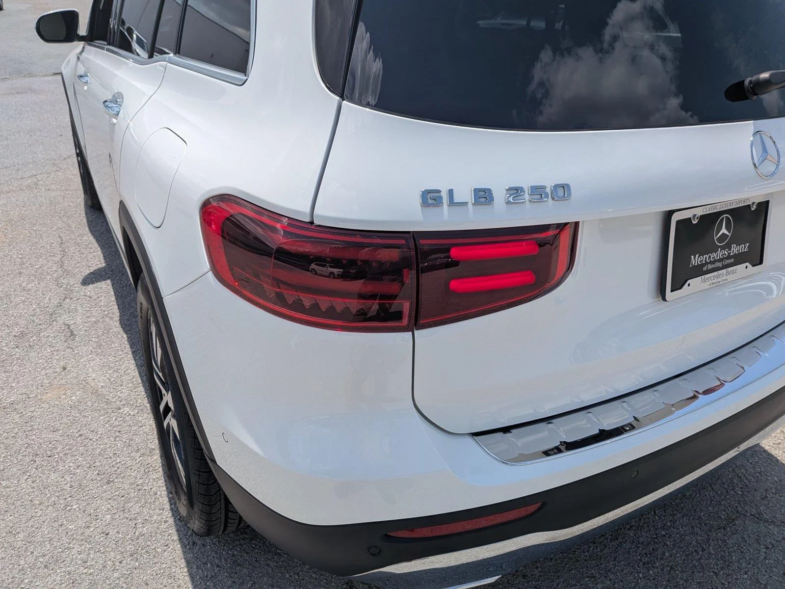 Used 2025  Mercedes-Benz GLB 250 image 12