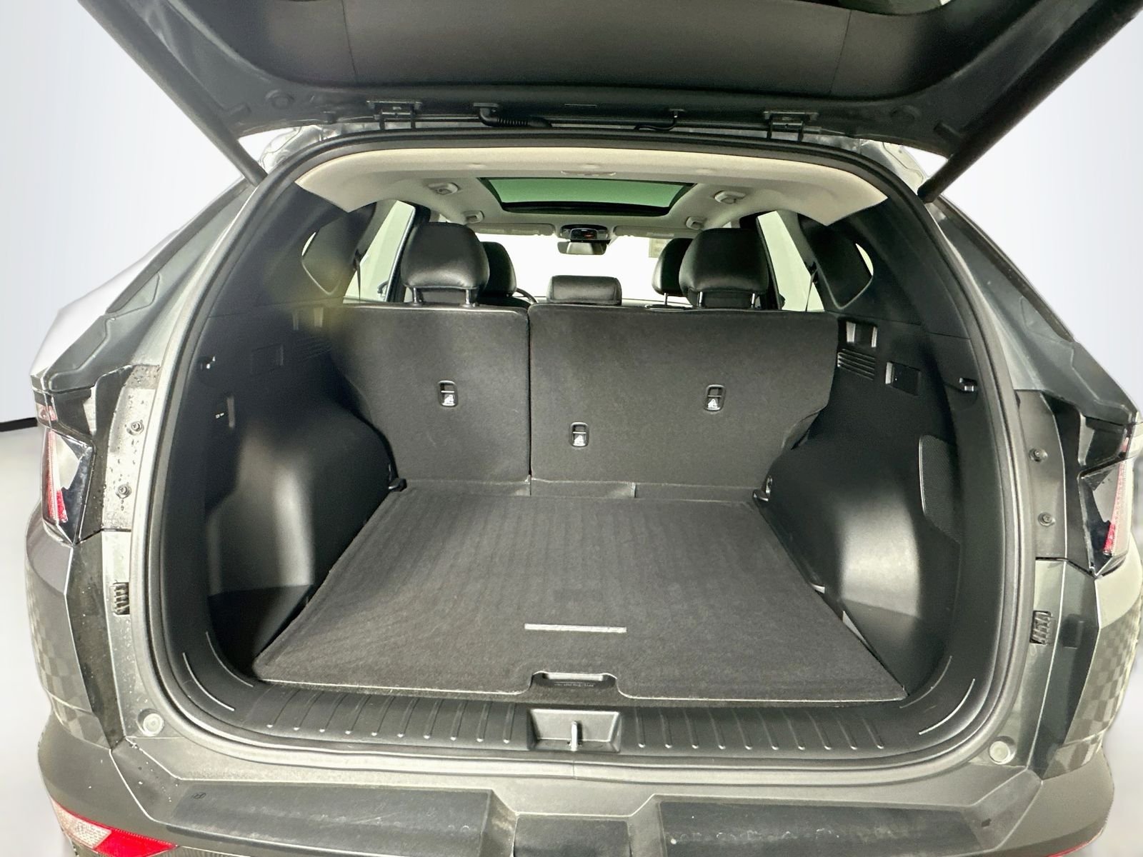Used 2023 Amazon Gray Hyundai Limited image 29