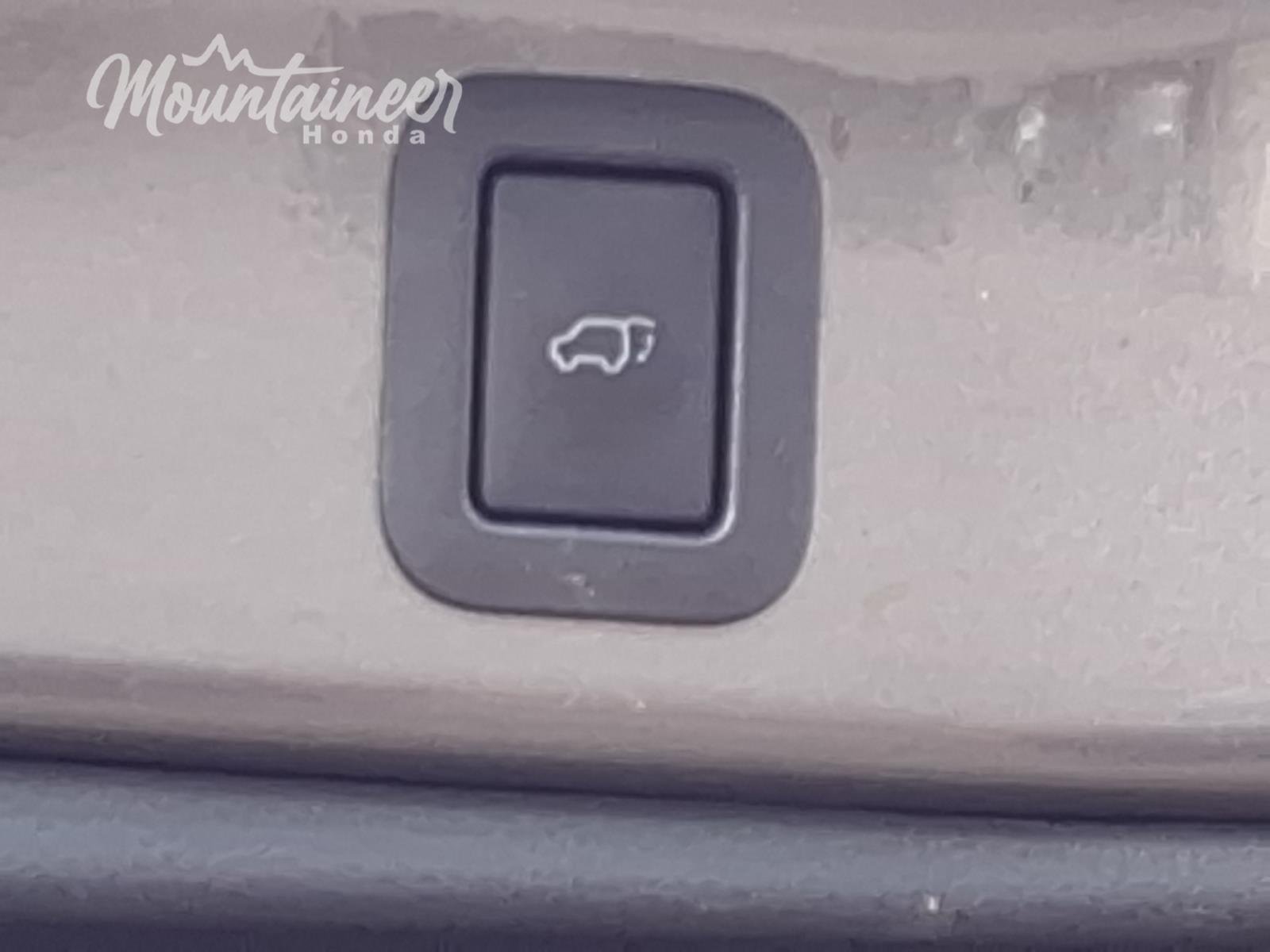 Used 2019 Predawn Gray Mica Toyota XLE image 25