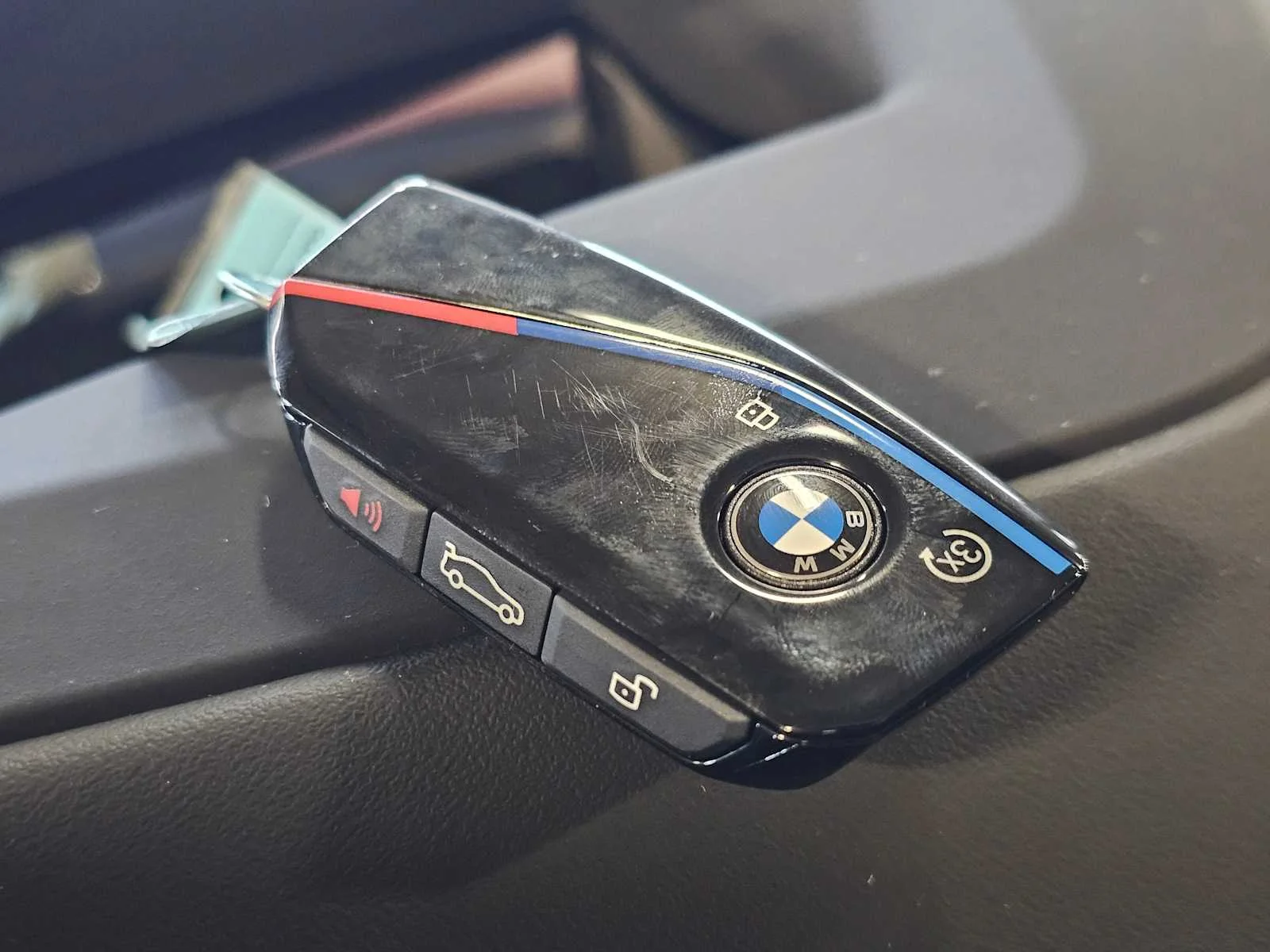 New 2026 Tanzanite Blue II Metallic BMW M60i image 35