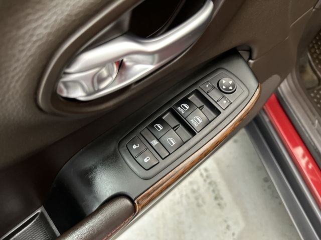 Used 2015 Red Jeep Trailhawk image 17