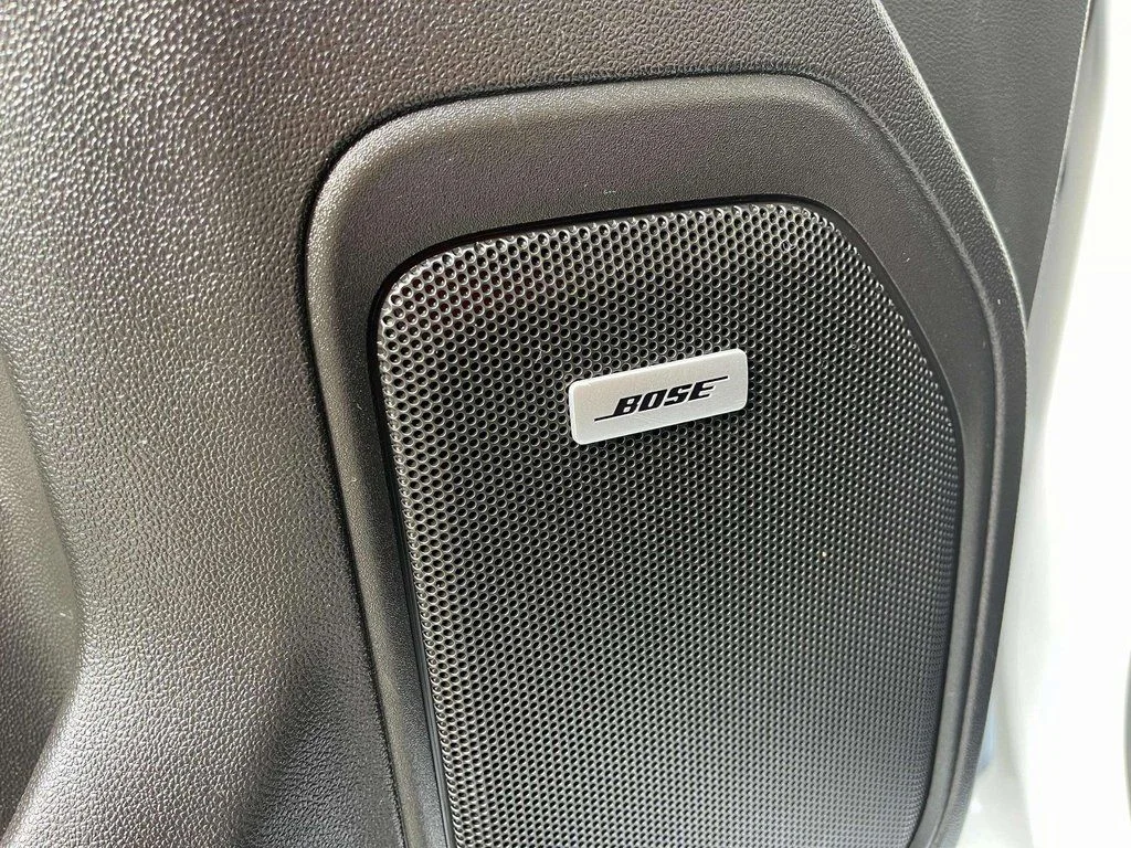 Used 2019 Iridescent Pearl Tricoat Chevrolet High Country image 21