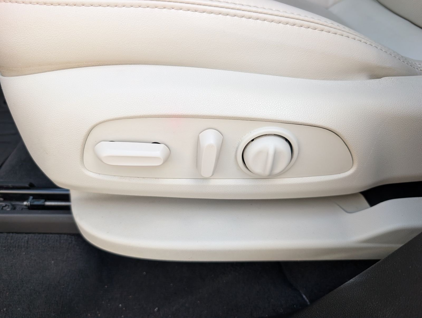 Used 2023 Cherry Red Buick Essence image 16