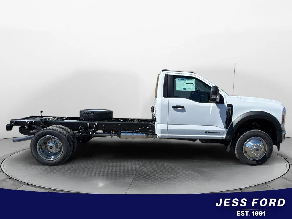 New 2026 Oxford White Ford F-550® XL image 4