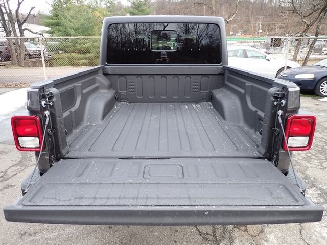 New 2026 Granite Crystal Metallic Clear-Coat Exterior Paint Jeep Sport S image 6