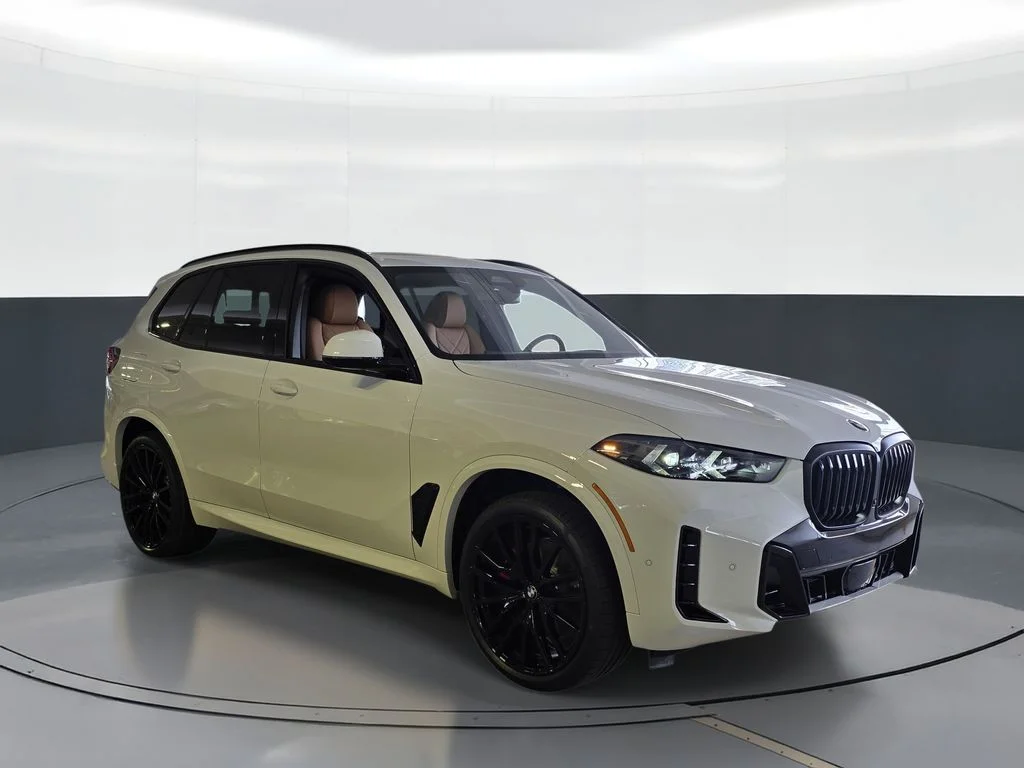 New 2026 White BMW sDrive40i image 2