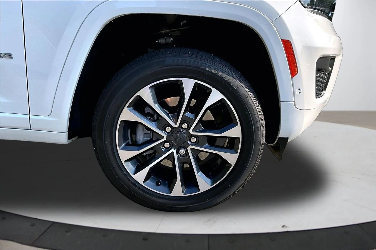 Used 2023 White Jeep Overland 4xe image 34