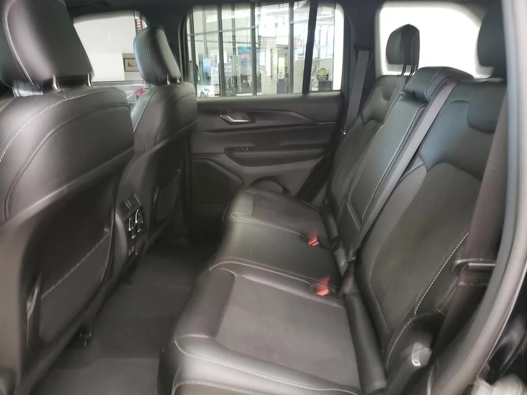 Used 2024 Diamond Black Jeep Altitude X image 13