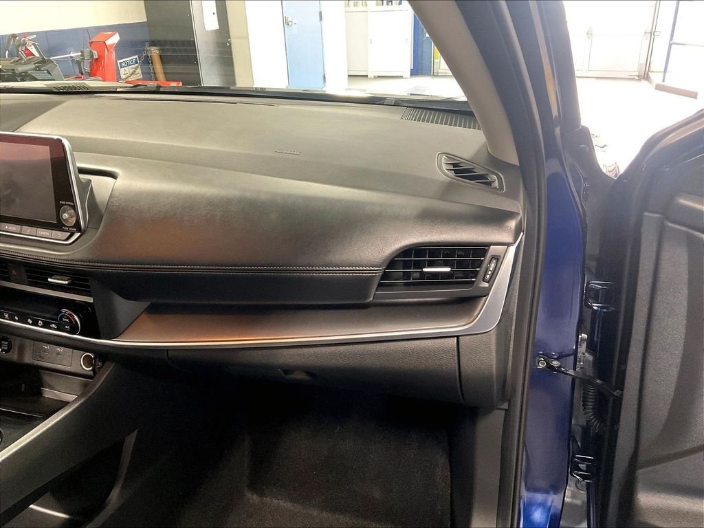 Used 2025 Blue Nissan SV image 13