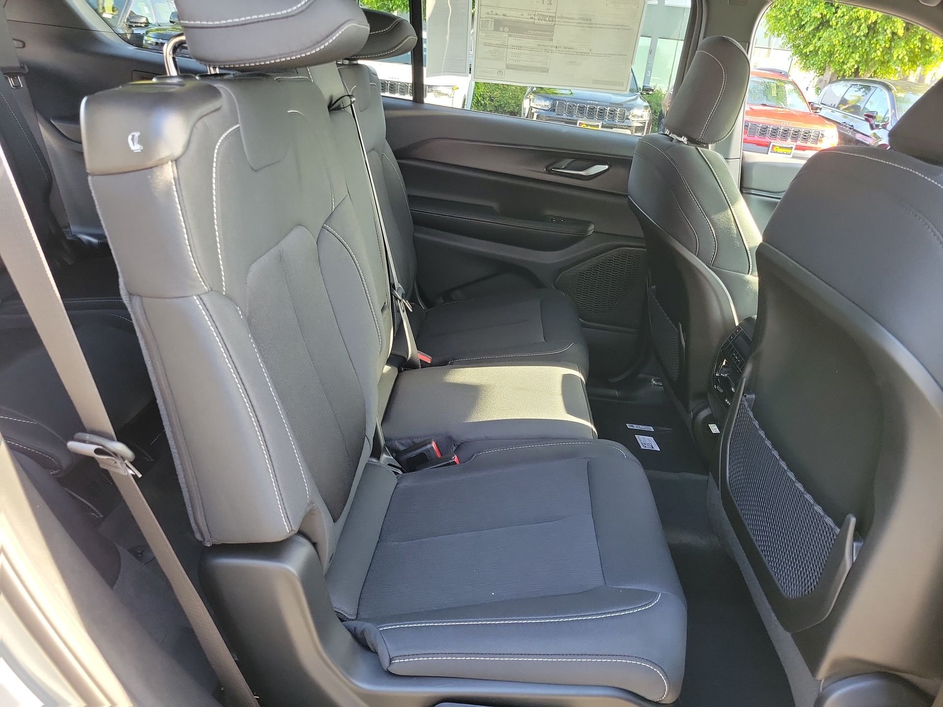 New 2026 Silver Zynith Exterior Paint Jeep Laredo X image 17