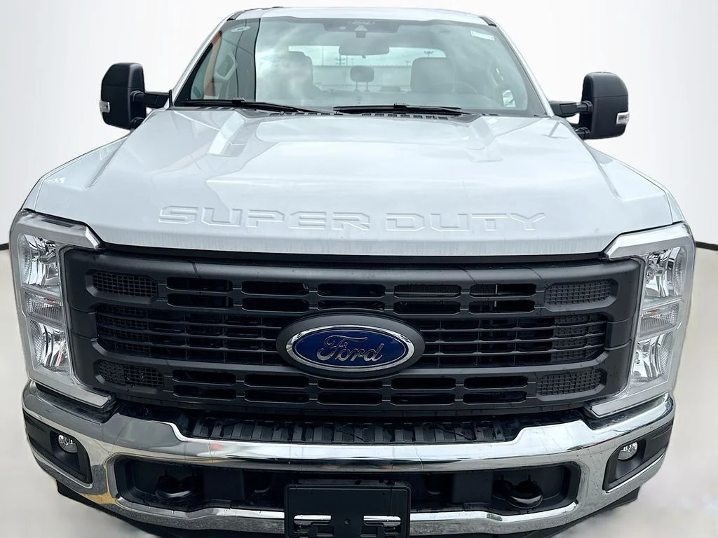 New 2026 Oxford White Ford XL image 2