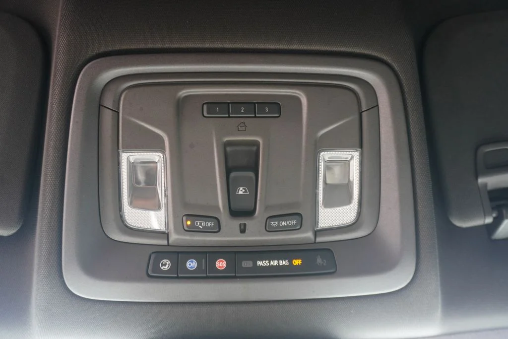 Used 2022 White GMC SLT image 27