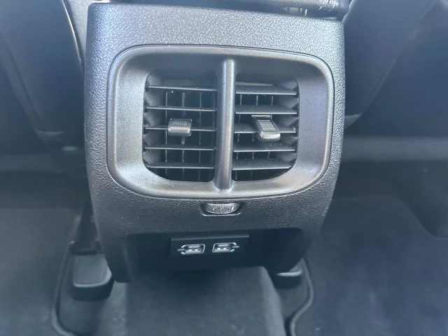 Used 2021 White Jeep Latitude Lux image 17